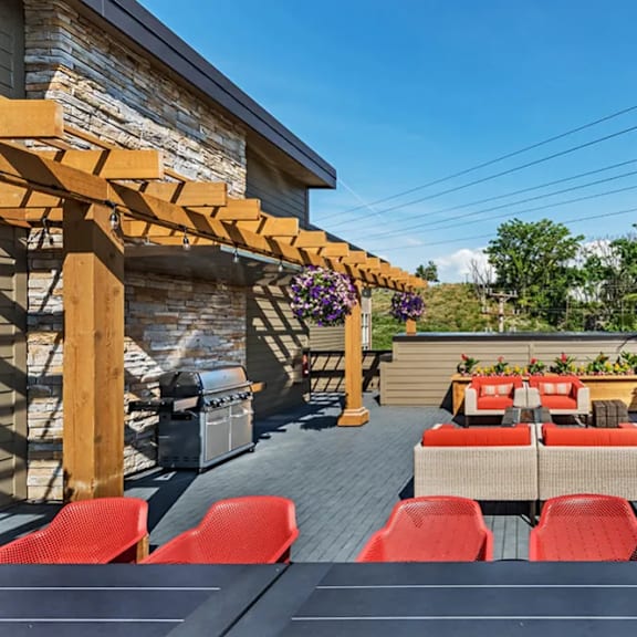outdoor patio and grill at cosmopolitan apartments, pennsylvania, 15237