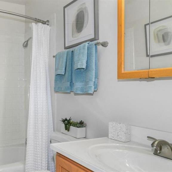 bathroom with bathtub at renew aurora, aurora