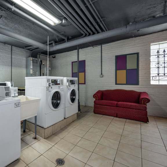 laundry facilities at evelyn apartments, oak park, 60304