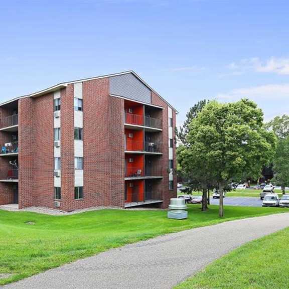 outdoor building viewat twelve 501 apartment homes, minnesota, 55337