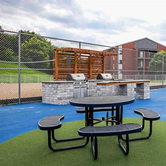 outdoor seating at twelve 501 apartment homes, burnsville, 55337