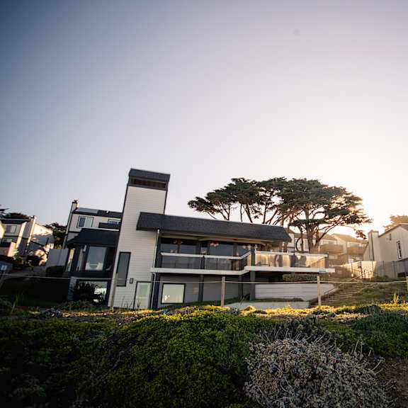 exterior of oceanaire apartments