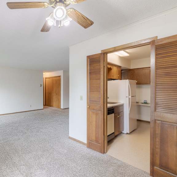 a room with a ceiling fan and a carpeted floor.