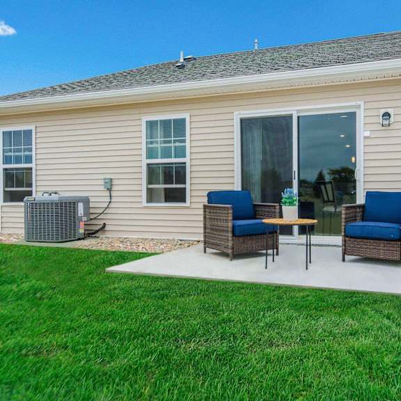 bellevue nebraska apartment rentals redwood living redwood bellevue south 25th street exterior patio