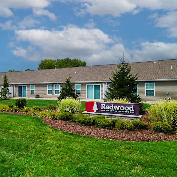 a sign in front of a building that says redwood.