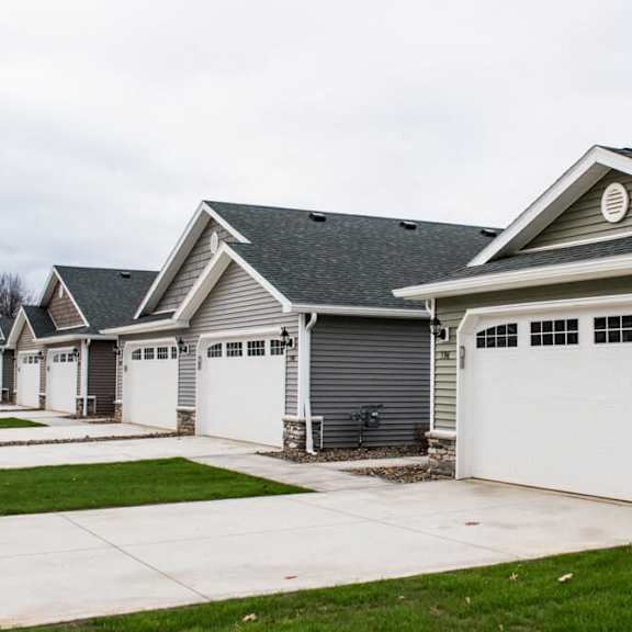 wadsworth oh apartment rentals redwood brookridge side garages