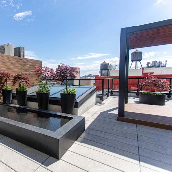 rooftop water feature with planters and wood privacy screen at 260 gold apartments, brooklyn
