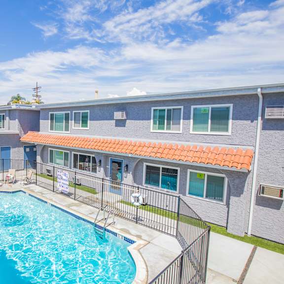 van nuys ca our apartments have a large swimming pool 