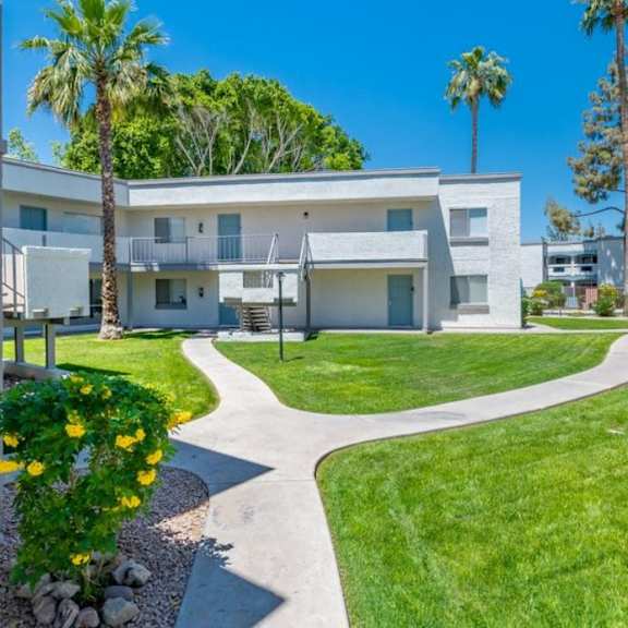 courtyard at sofia apartments, tempe
