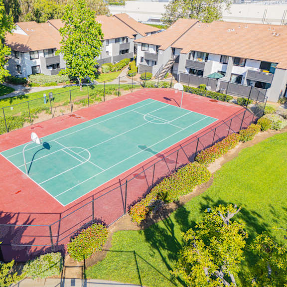 outdoor basketball court amenity at banbury apartments riverside ca