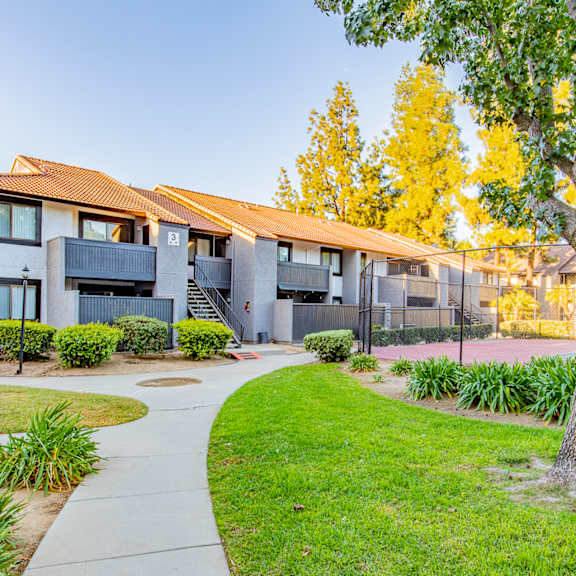 courtyard and exterior at metro 3610, california