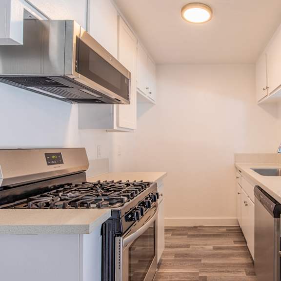the preserve at ballantyne commons apartment kitchen with stove and sink