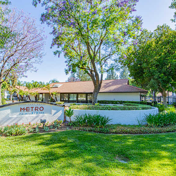 a sign that says metro in front of a building at metro 3610, riverside, 92505