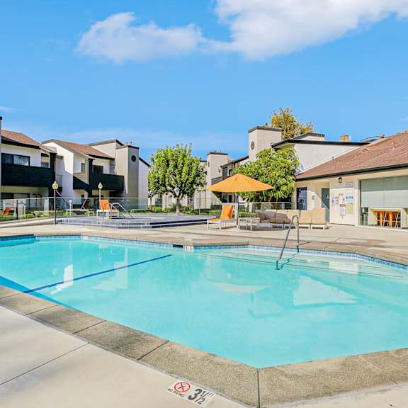 the reserve at city center amenities amenities include a swimming pool and city buildings