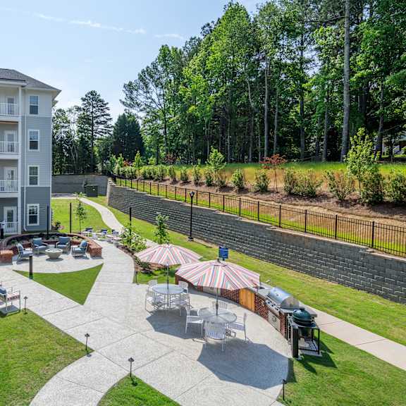 arden at huntersville courtyard with tables and umbrellas