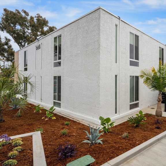 courtyard view at tamarack sands apartment homes, carlsbad, ca
