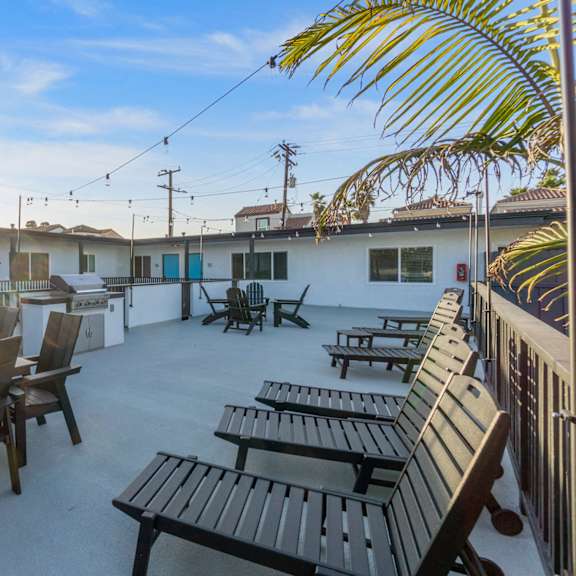 a sunny day at the outdoor seating area of a restaurant at ocean breeze terrace apartment, huntington beach, california
