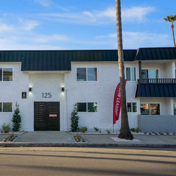 building at ocean breeze terrace apartment, huntington beach, california