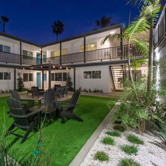 courtyard seating at ocean breeze terrace apartment, huntington beach, california