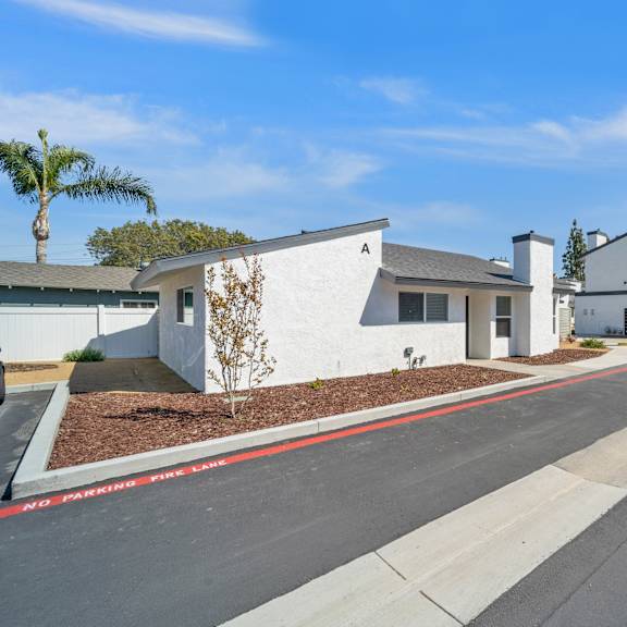 steet view at hamilton courtyard apartments, costa mesa, ca, 92627