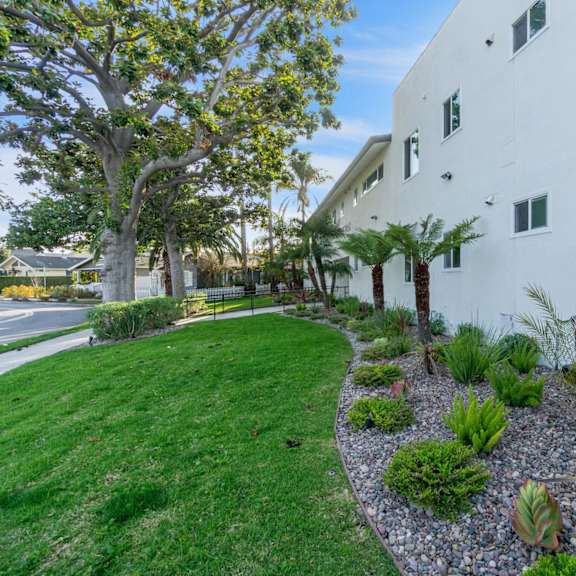 garden area at torrance gateway apartments, torrance, 90501
