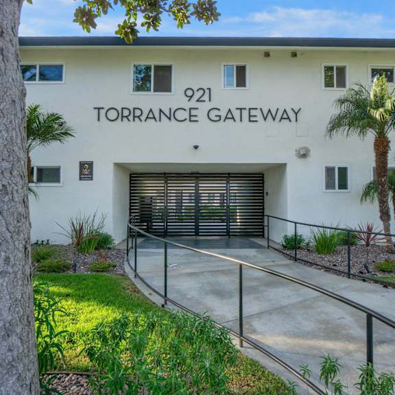 courtyard at torrance gateway apartments, torrance