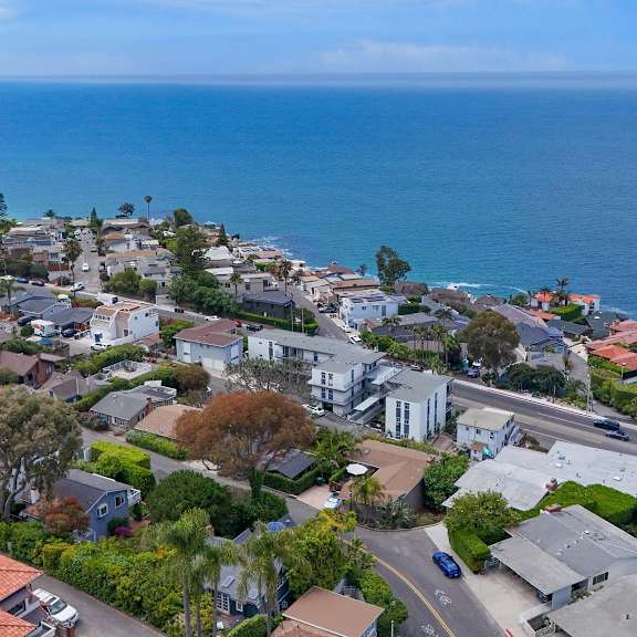 a coastal residential area at ocean edge @ laguna beach, laguna beach, 92651