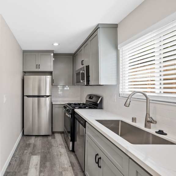 fully equipped kitchen at hamilton courtyard apartments, costa mesa, ca