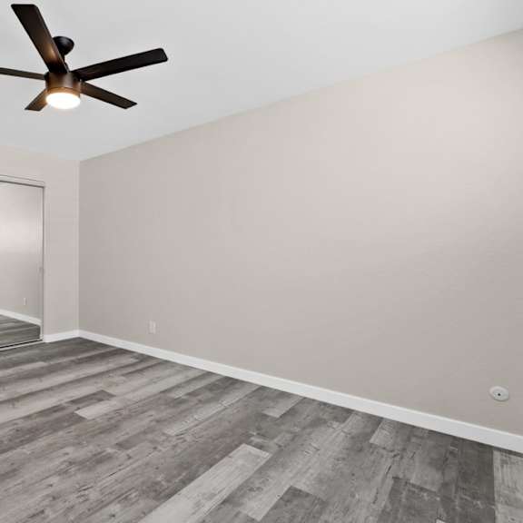 ceiling fan at hamilton courtyard apartments, costa mesa, california