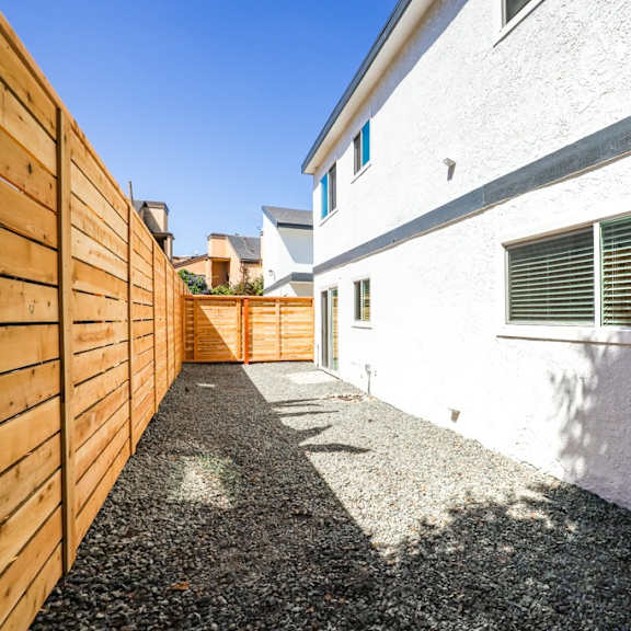 backyard at hamilton courtyard apartments, costa mesa, ca, 92627
