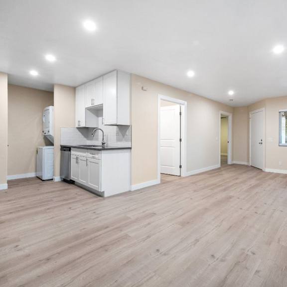 spacious living area at sunset cliffs apartments, vista, california
