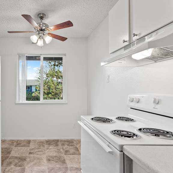 fully-equipped kitchens at garden villa apartments, portland