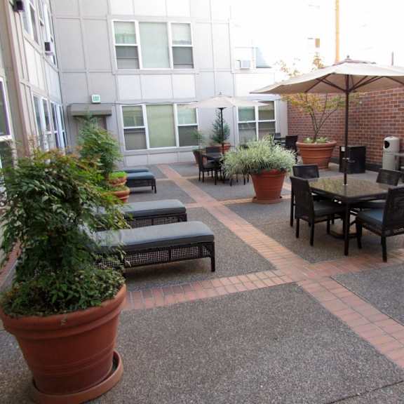 patio at fifth avenue place apartments, portland, 97209