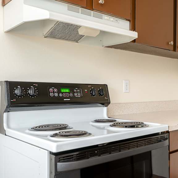 fitted kitchen at garden villa apartments, oregon