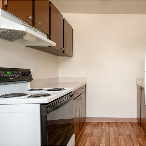 fully equipped eat-in kitchen at garden villa apartments, oregon, 97266