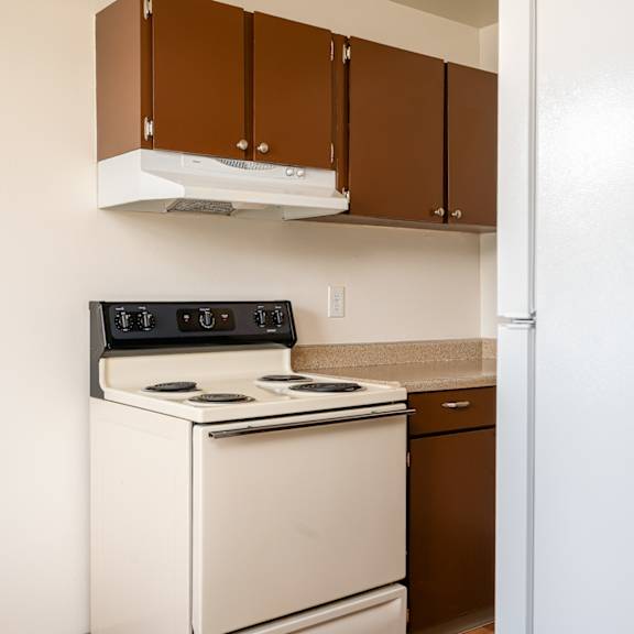 white oven and stove top at garden villa apartments, portland, oregon