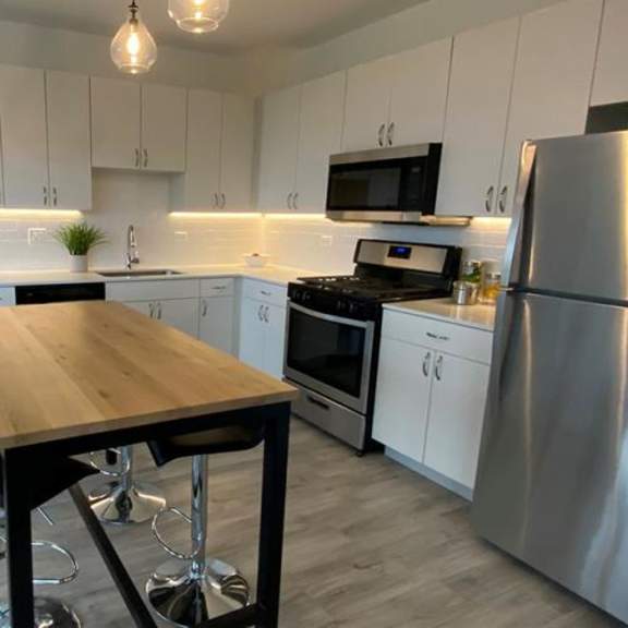 eat in kitchen at highwood 546, illinois, 60040