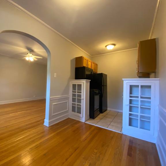 kitchen and dining area - charlie chaplin one bedroom