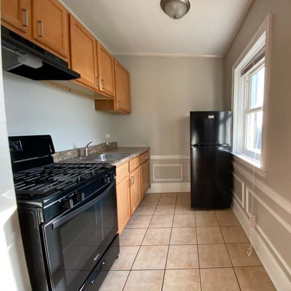 galley style kitchen - george spoor studio
