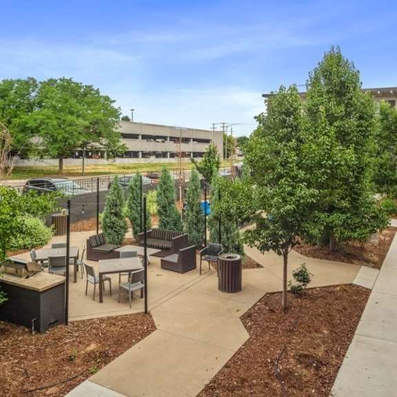 community patio area for our residents to enjoy at 1190 s bellaire st in denver, co