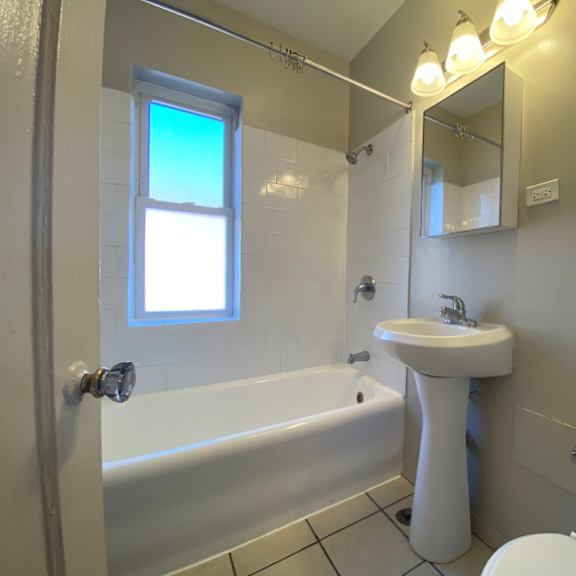 full bathroom - helen dunbar studio