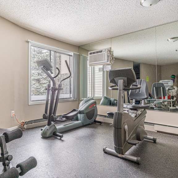 gym at heritage hills apartments, minnesota, 55437 