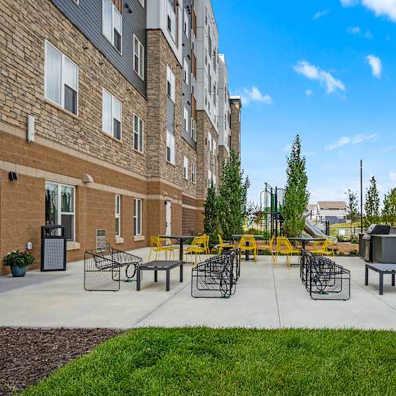 courtyard grill and patio at decatur landing i & ii, minnesota