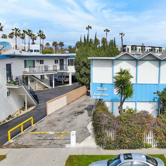 a blue and white building with a sign that says "hostal condo".