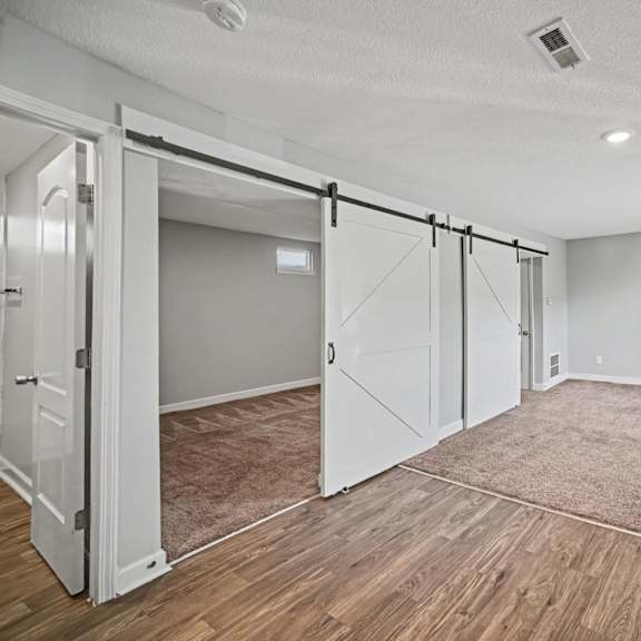 empty room at cimarron apartments, independence, 64052
