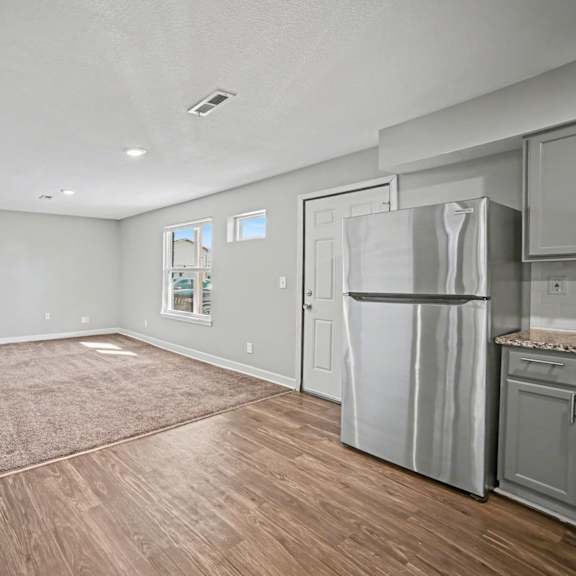 open concept kitchen at cimarron apartments, independence