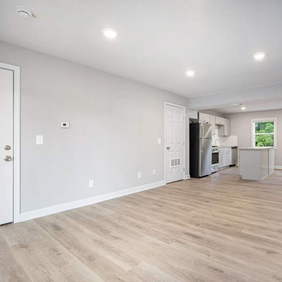 vacant living area at palisades apartments, kansas city, 64133