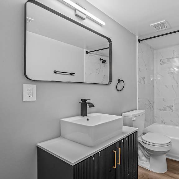 bathroom with bathtub at serenity place central, florida, 32304