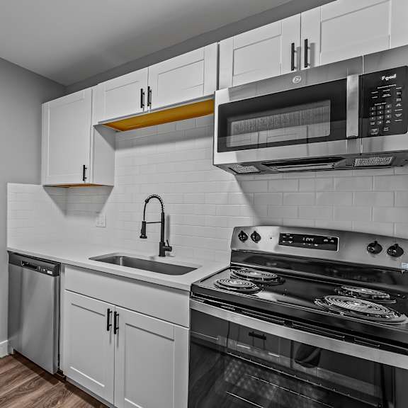 stainless steel appliances at serenity place central, florida, 32304