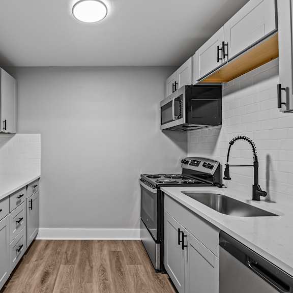 stainless steel appliances at serenity place central, tallahassee, fl